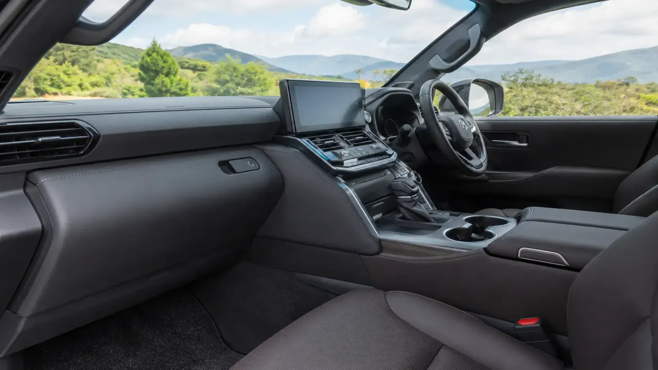 Toyota Land Cruiser — interior