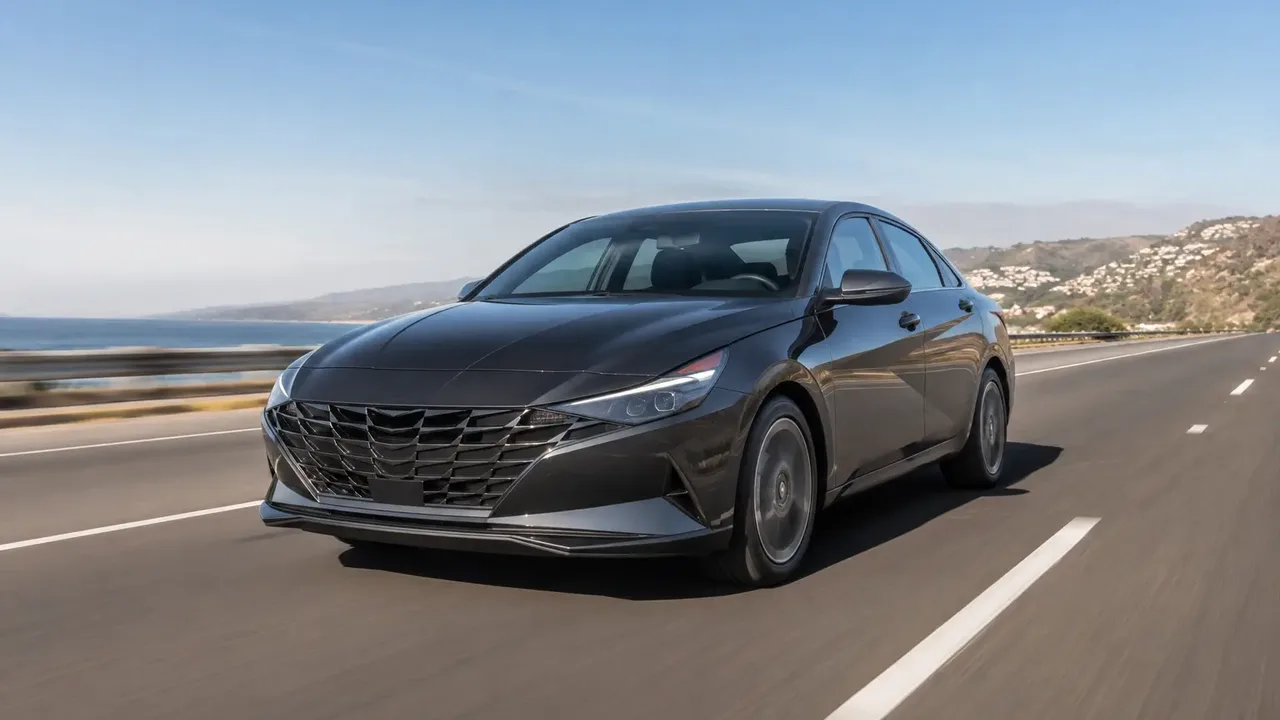 Hyundai Elantra vs Kia K4: The Compact-Sedan Family Feud