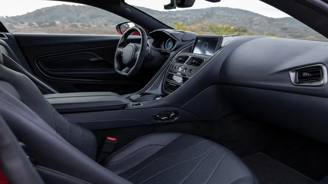 Aston Martin DBS Superleggera — interior