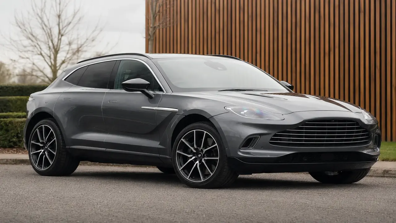 Aston Martin DBX707 — exterior