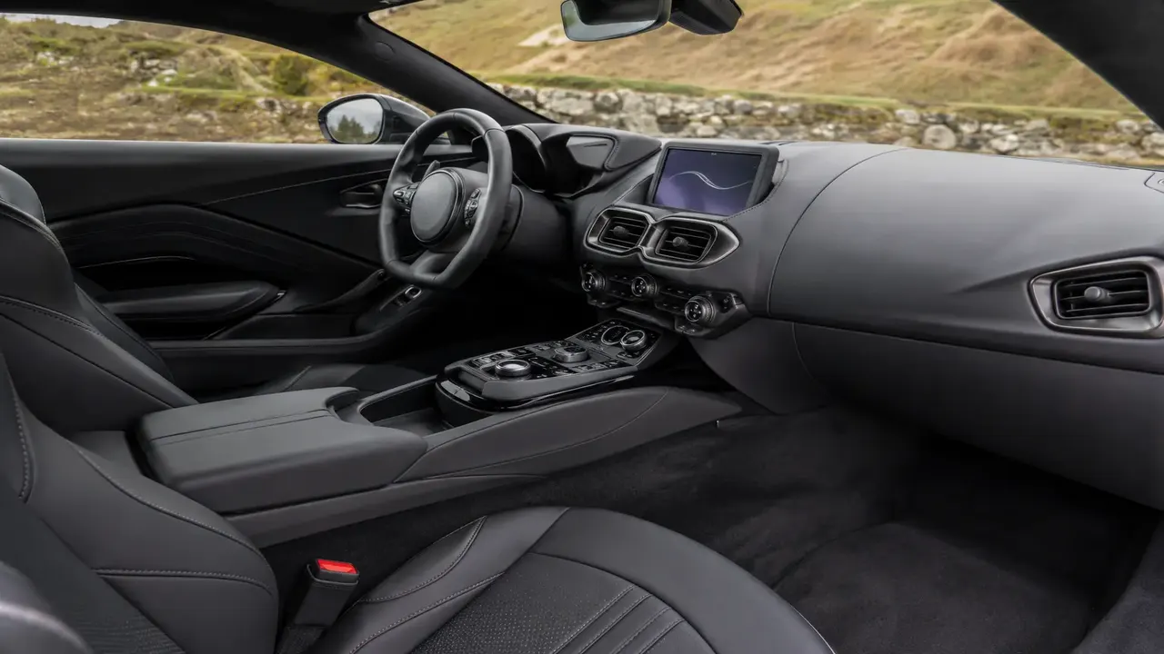 Aston Martin Vantage — interior