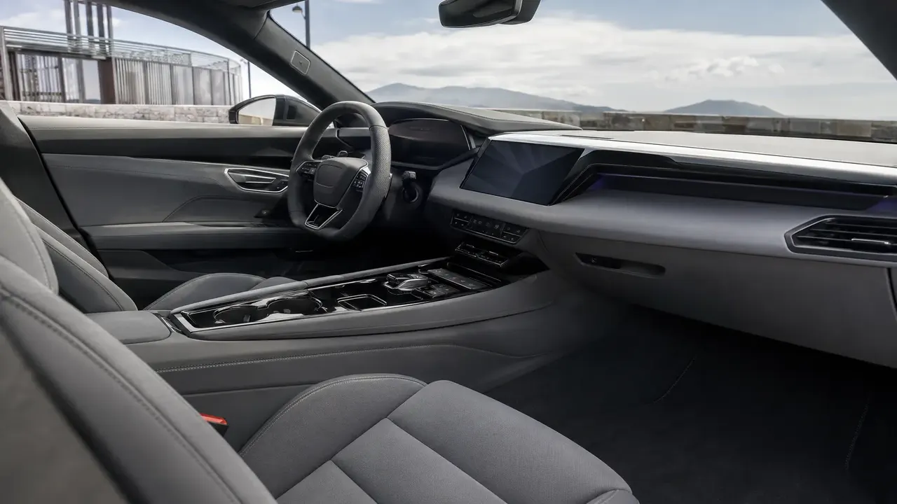 Audi e-tron GT — interior