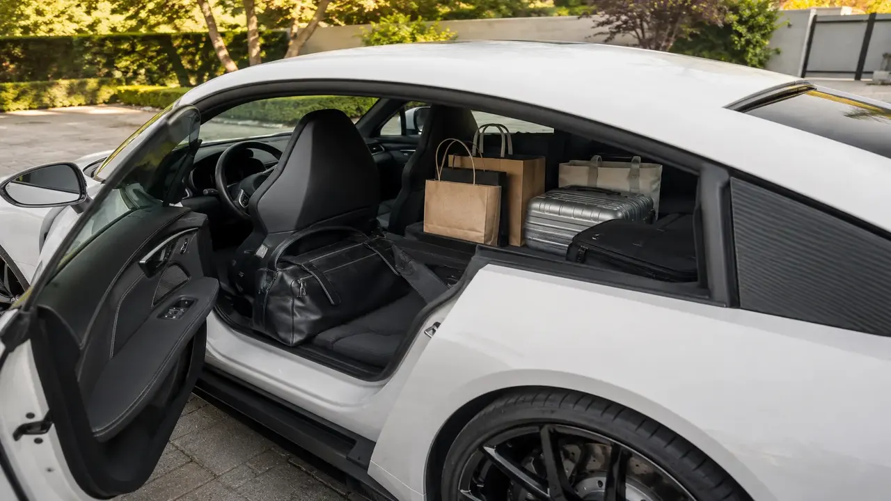 Audi R8 — practicality