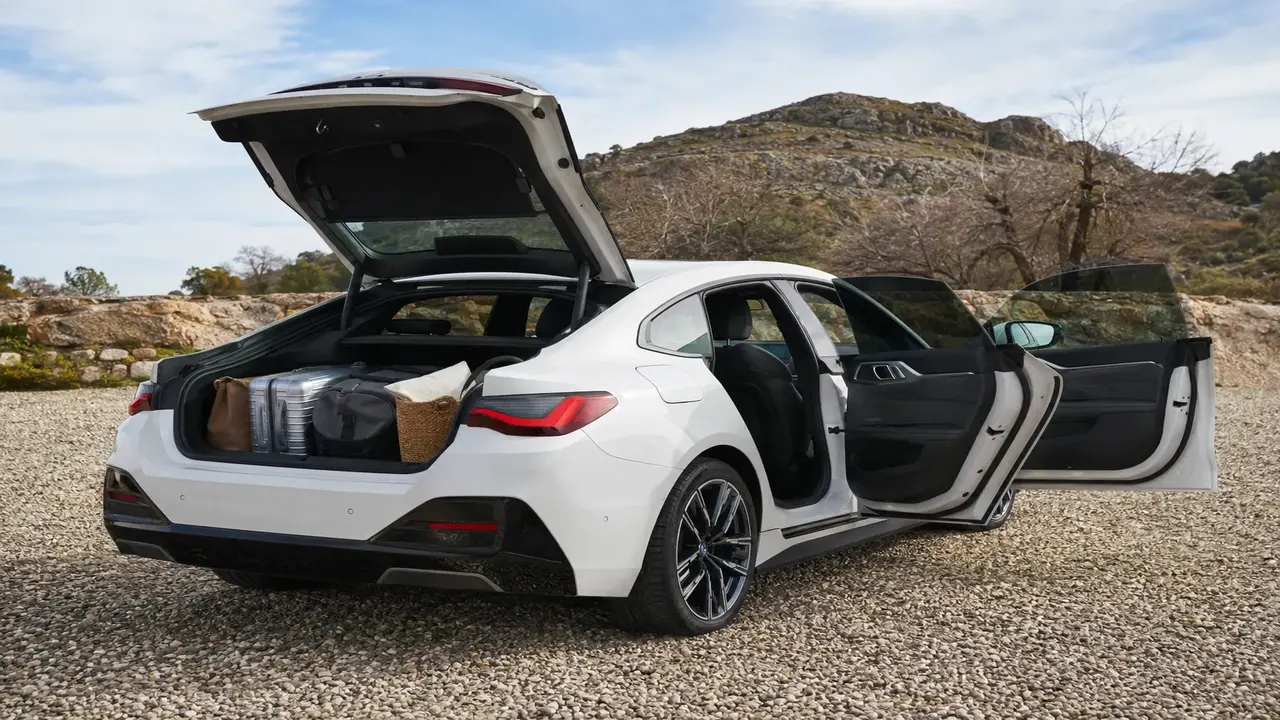 BMW i4 — practicality
