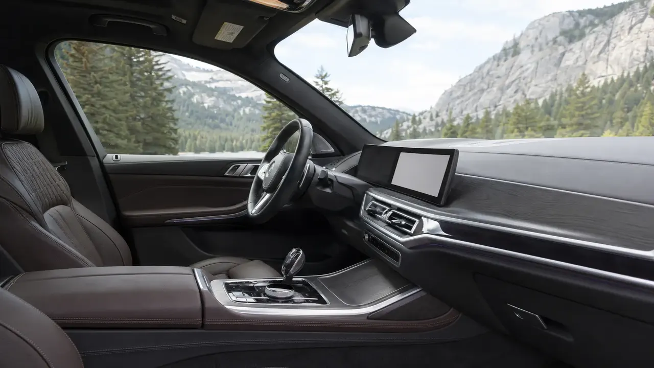 BMW X7 (G07) — interior