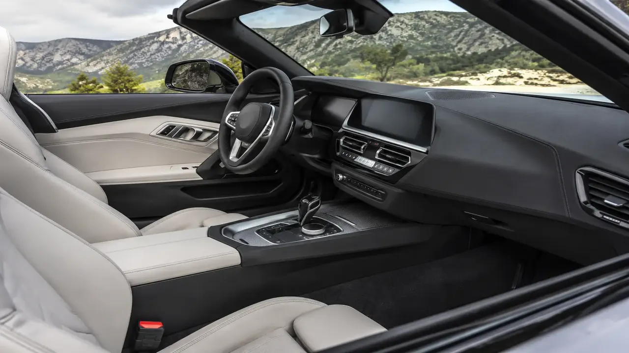 BMW Z4 Roadster (E85) — interior