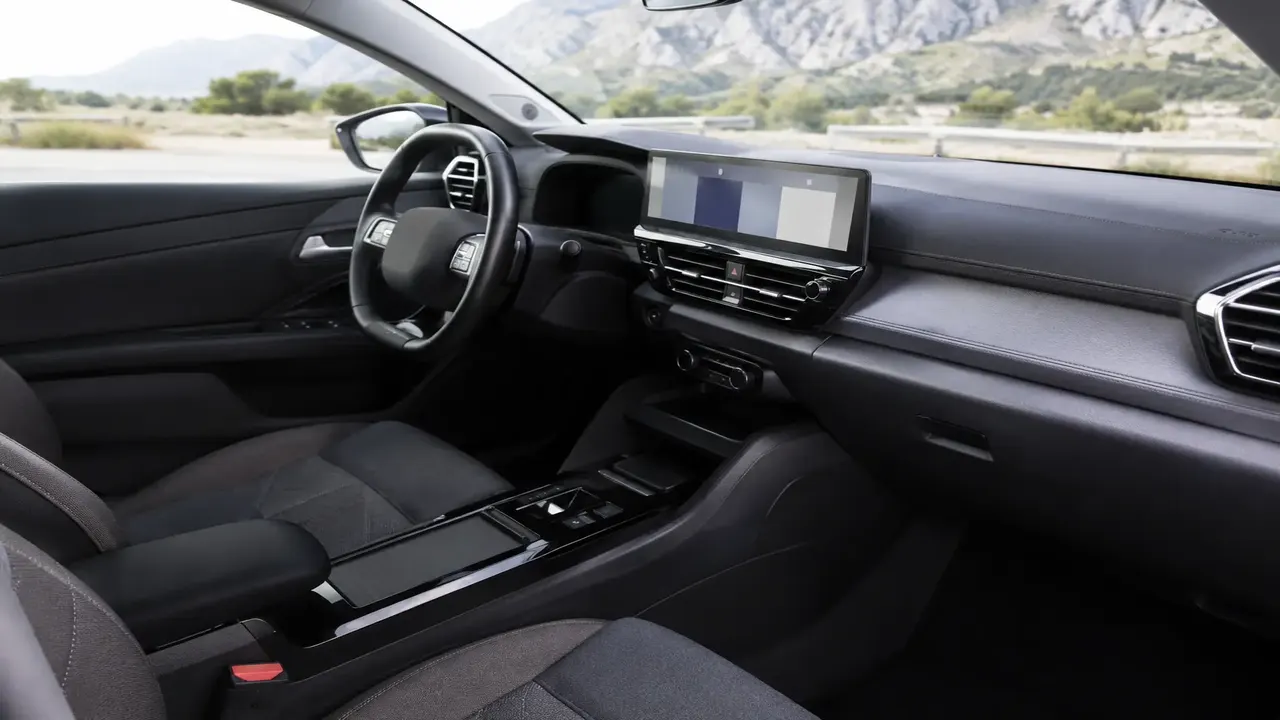 Citroën C4 — interior