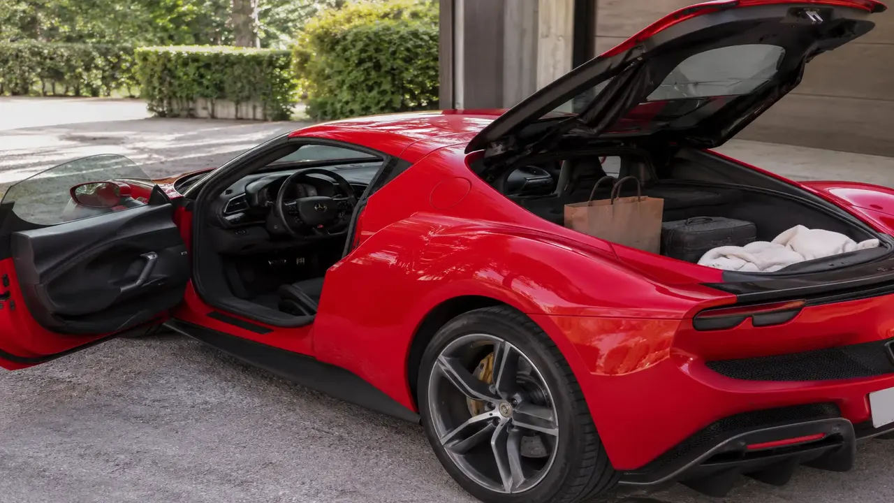 Ferrari 296 GTB/GTS — practicality