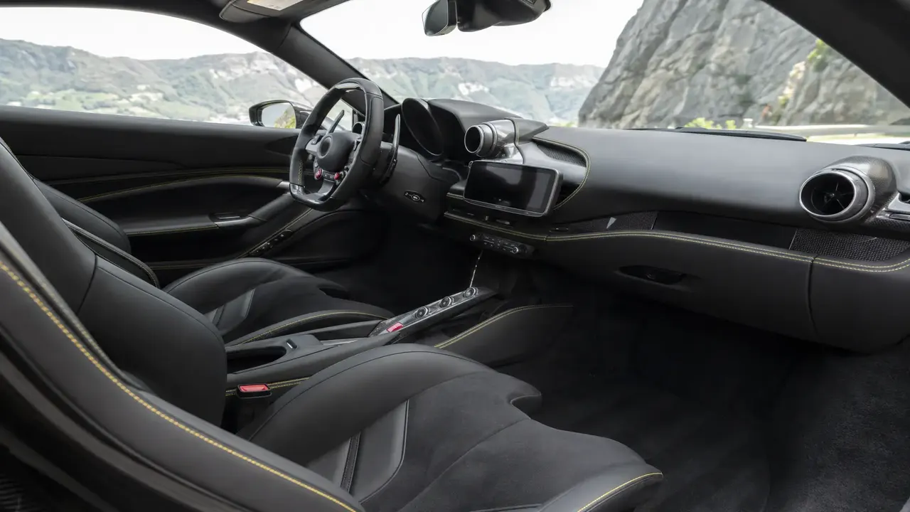 Ferrari F8 Tributo — interior