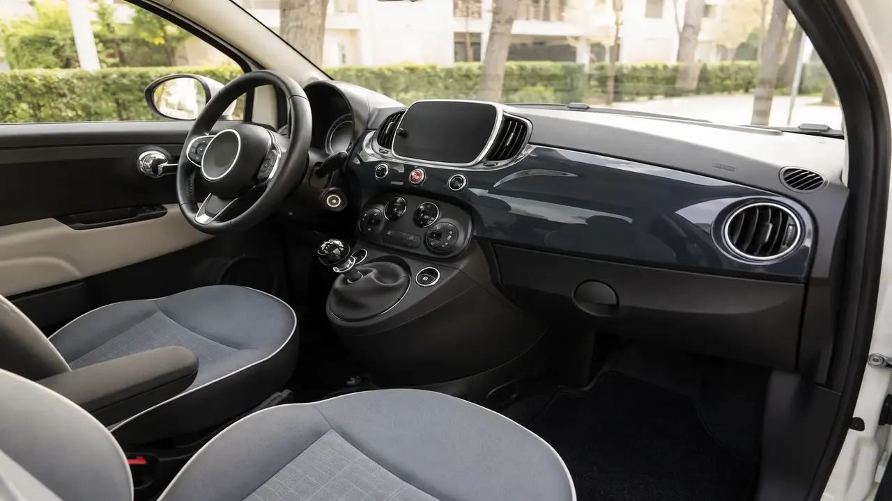 Fiat 500 — interior