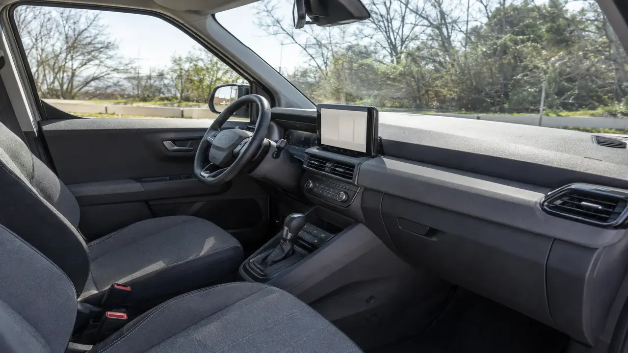 Ford Transit Courier — interior