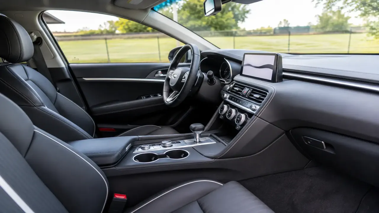 Genesis G70 — interior