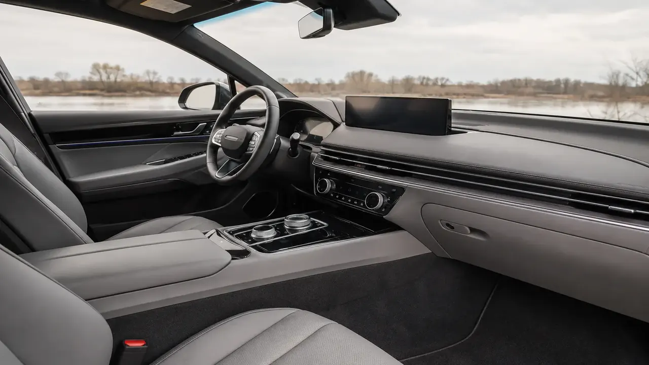 Genesis G80 — interior
