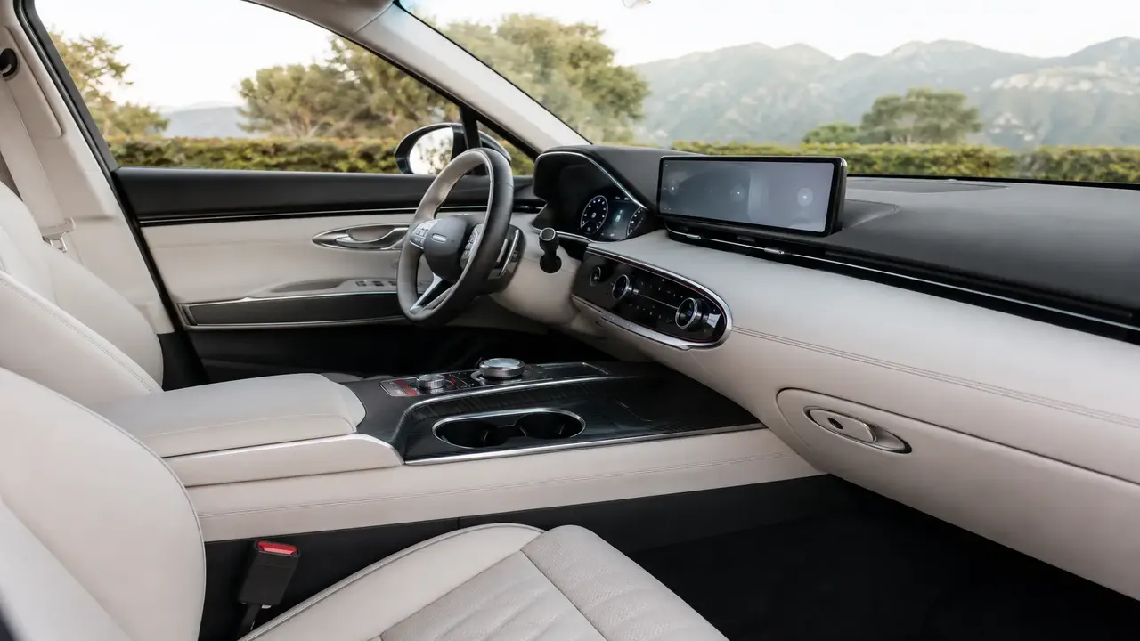 Genesis GV70 — interior