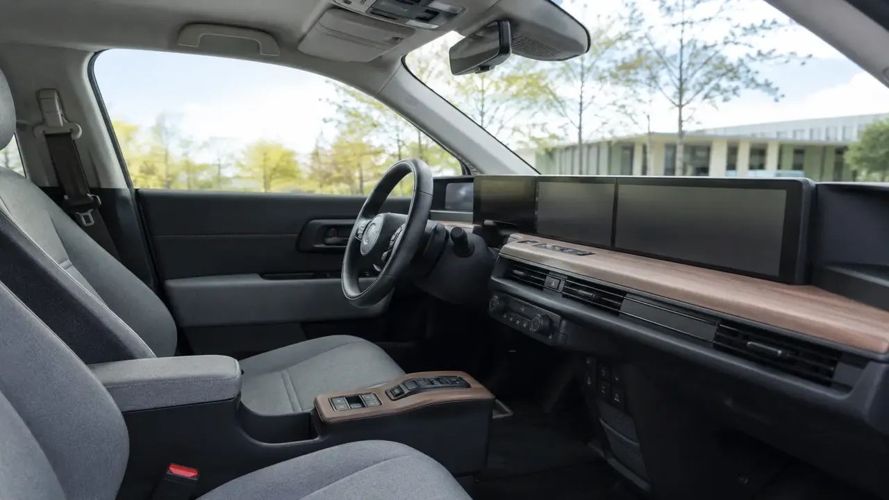 Honda e — interior