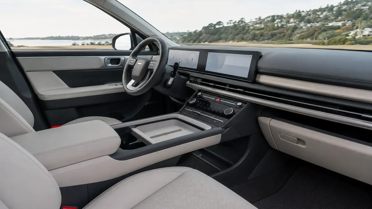 Hyundai Santa Fe — interior