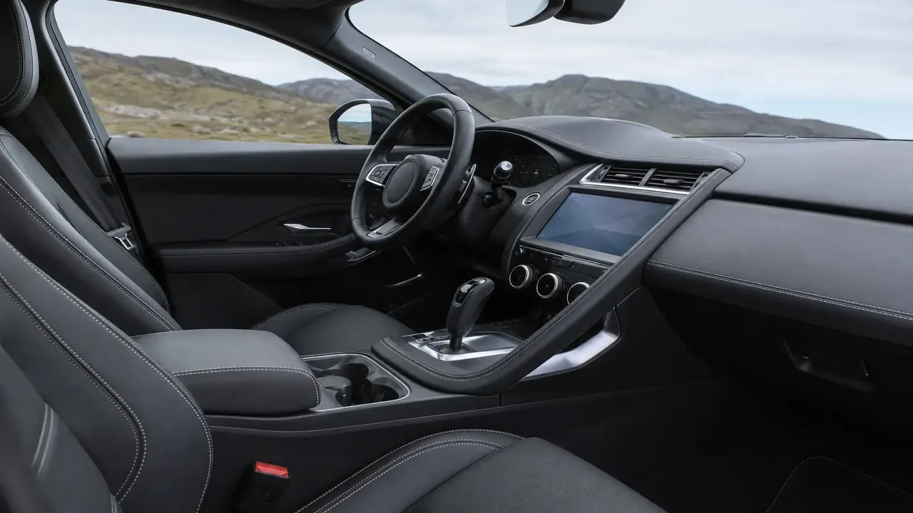 Jaguar E-Pace Base — interior