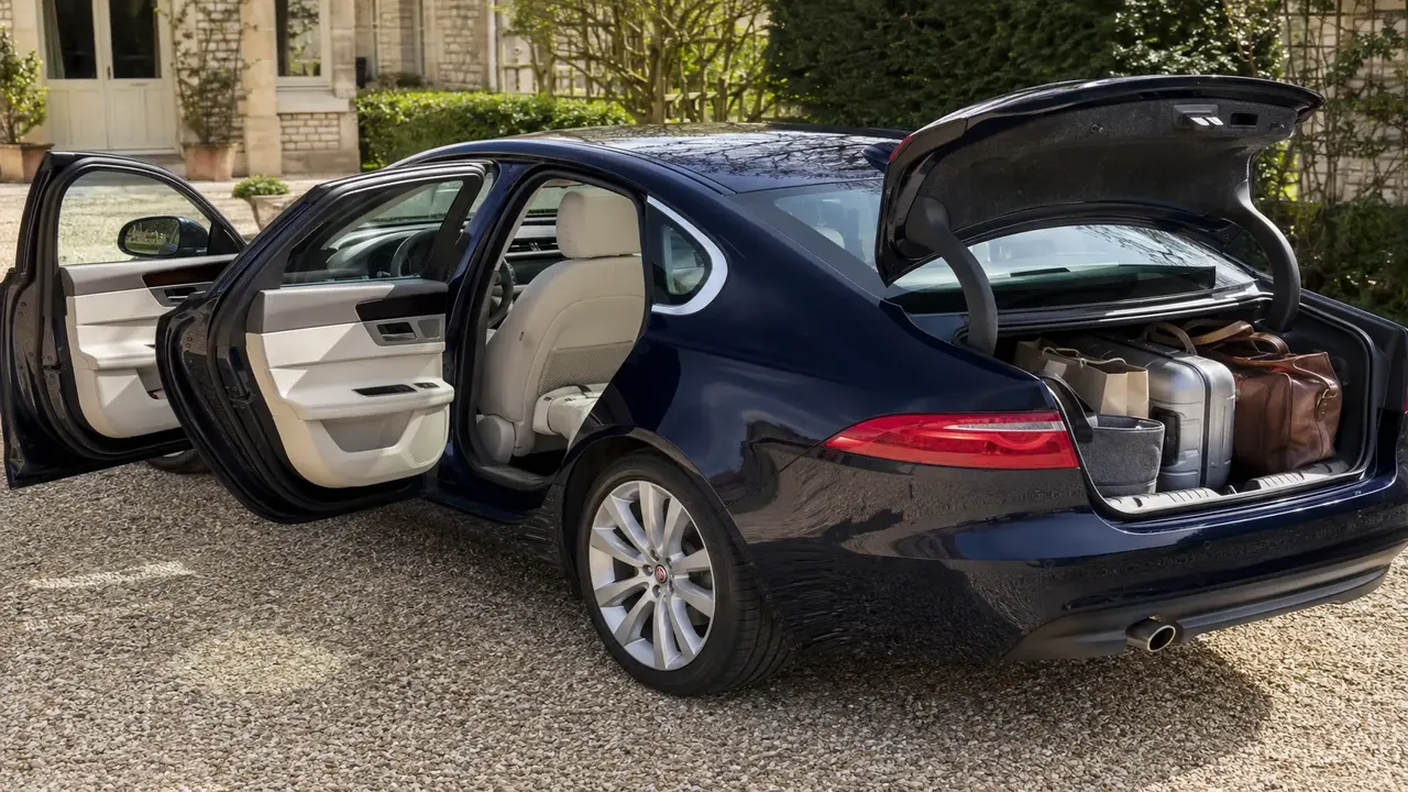 Jaguar XF 2.7 Diesel — practicality