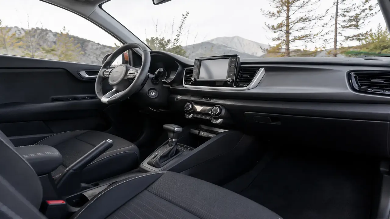 Kia Stonic 1.2 Base — interior