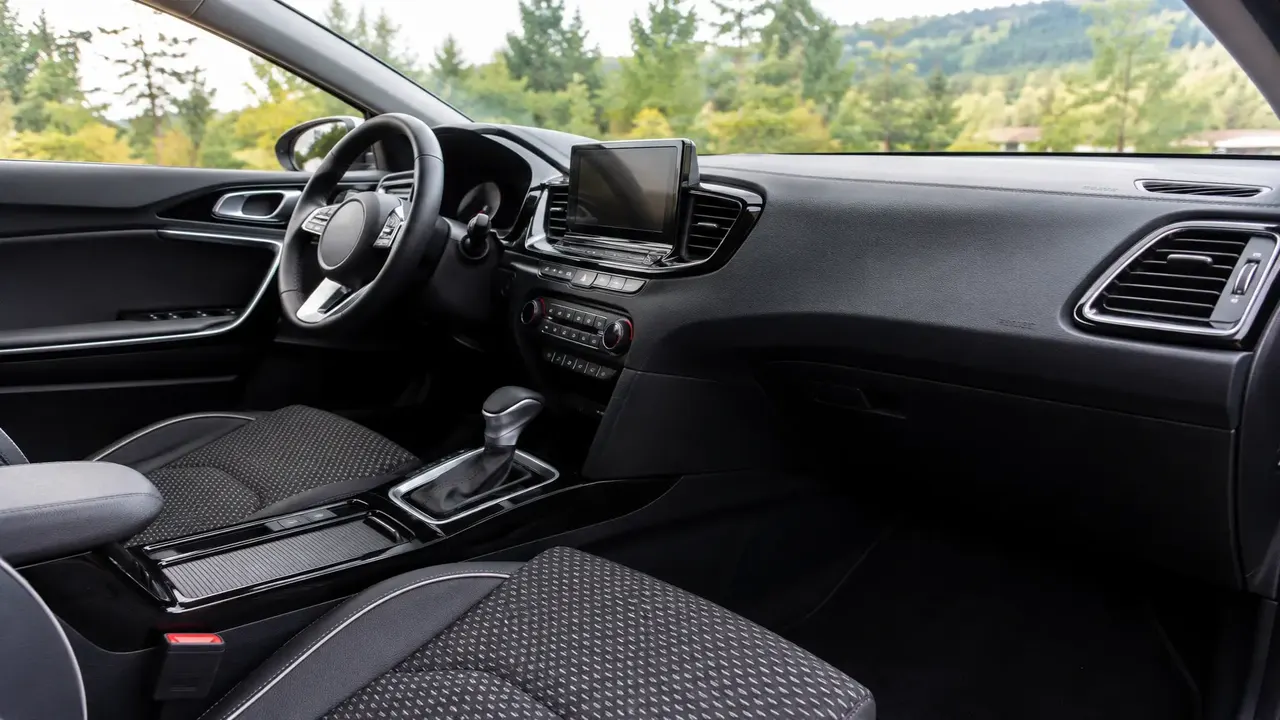 Kia XCeed 1.4 T-GDi Base — interior