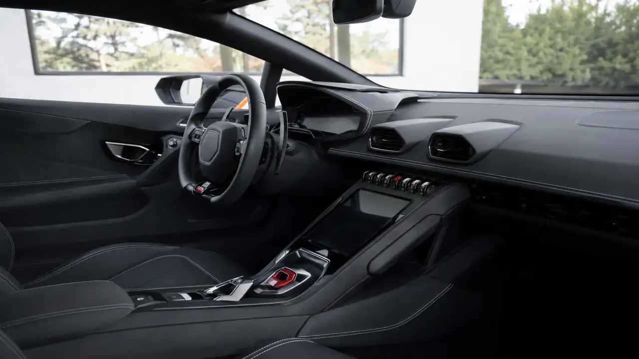 Lamborghini Huracán LP 610-4 — interior