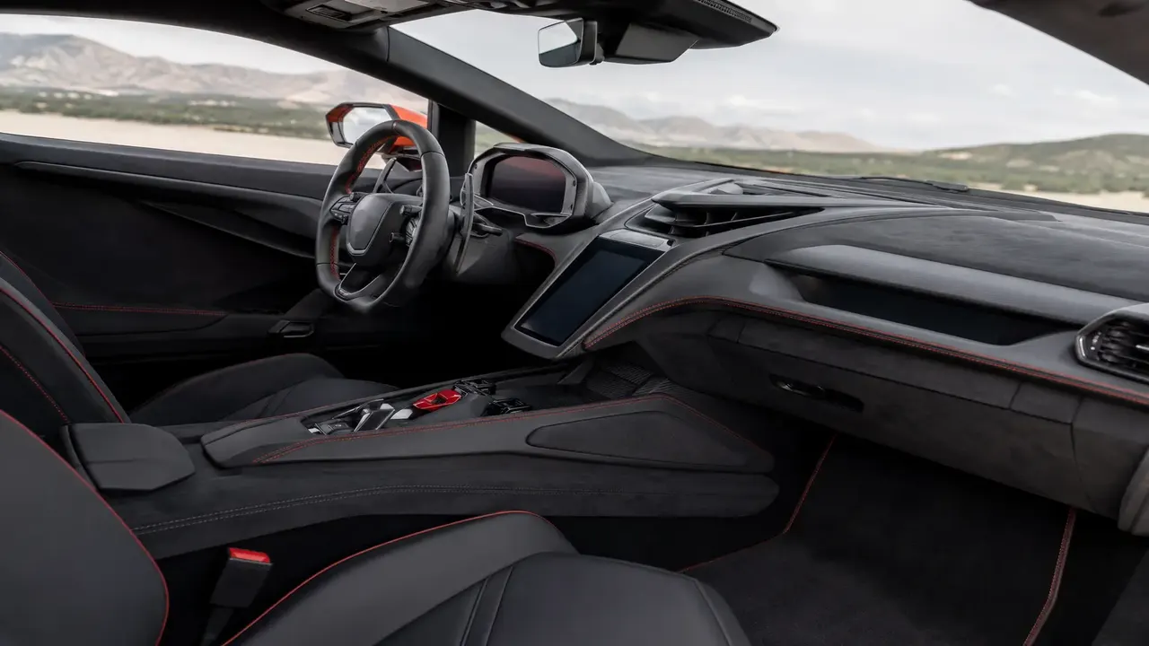 Lamborghini Revuelto LP 1015-4 HPEV — interior