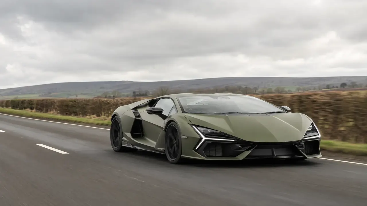 Lamborghini Revuelto LP 1015-4 HPEV — UK review