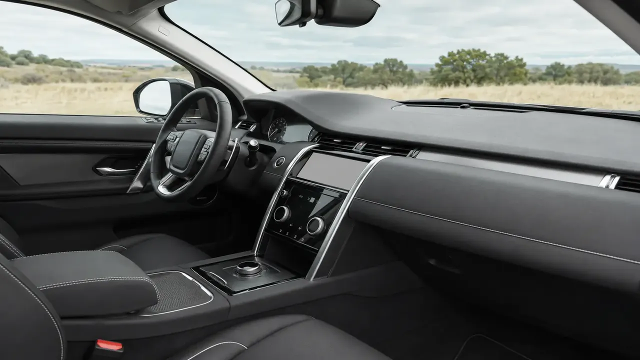 Land Rover Discovery Sport SE — interior