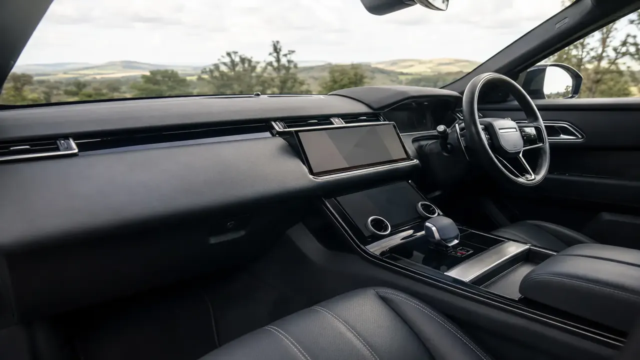 Land Rover Range Rover Velar D240 S — interior