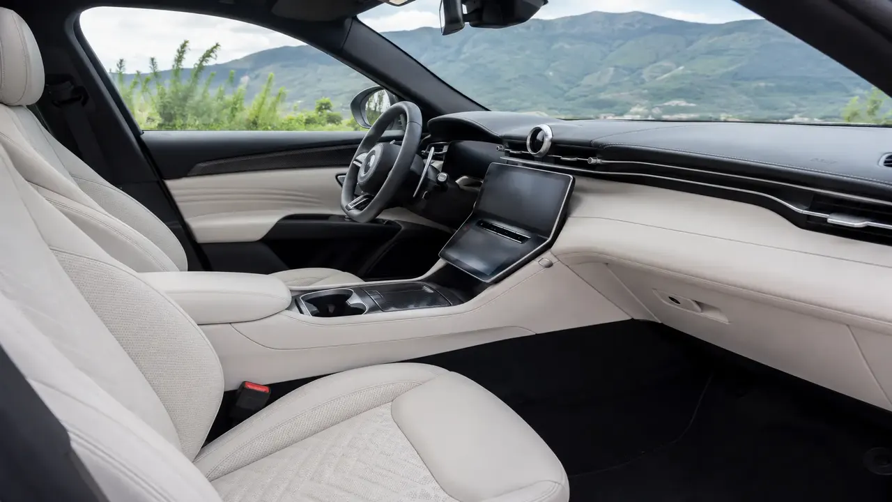 Maserati Grecale — interior