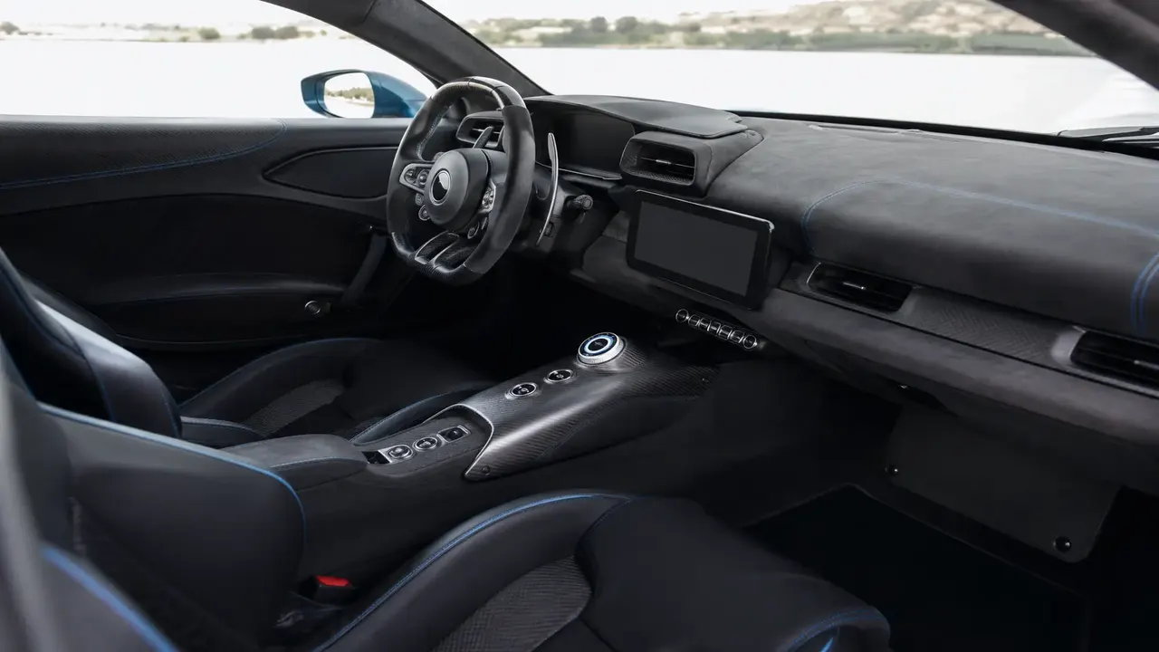 Maserati MC20 — interior
