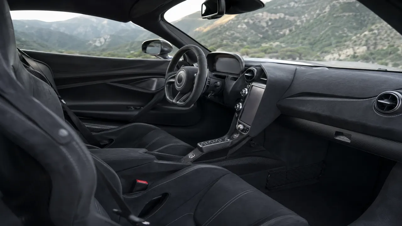 McLaren 765LT — interior