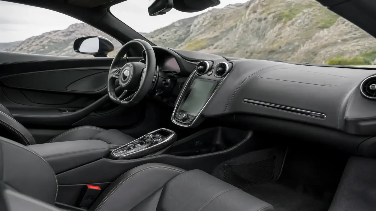 Maserati GT — interior