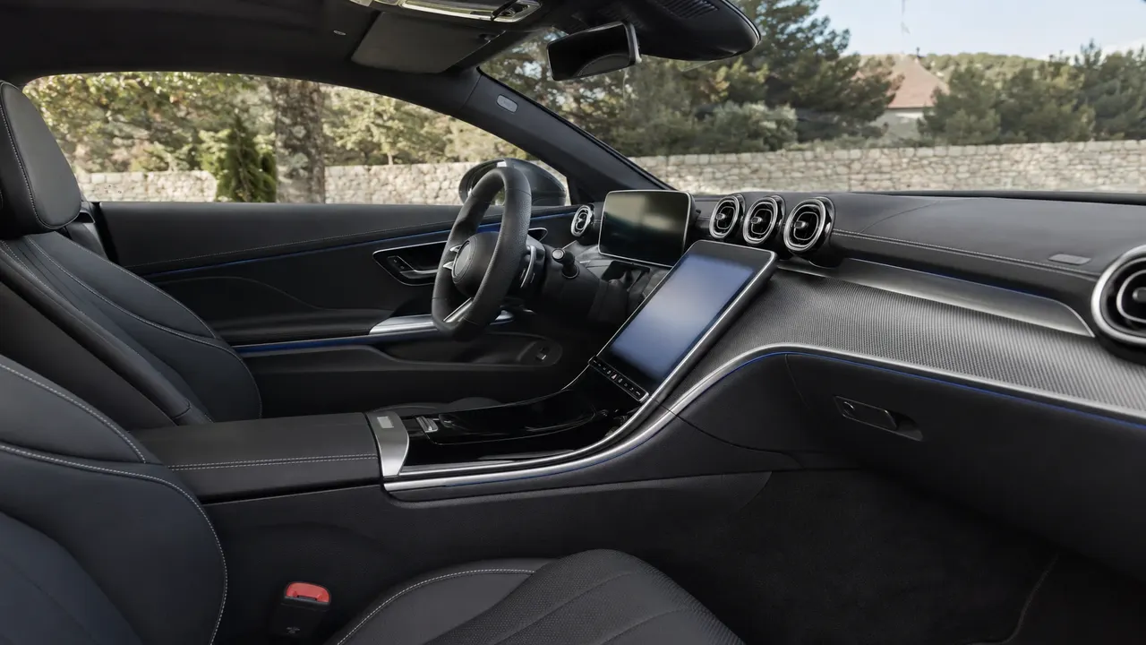 CLE-Class – Mid-size coupéconvertible (2023) — interior