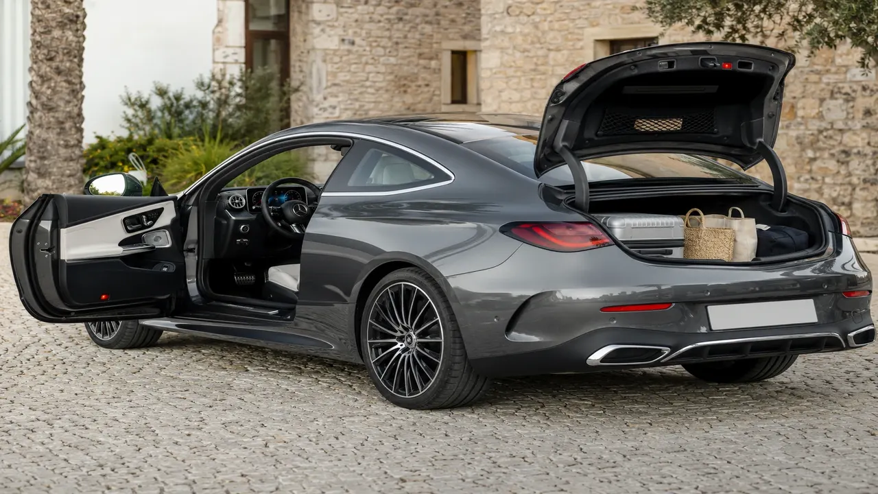 CLE-Class – Mid-size coupéconvertible (2023) — practicality