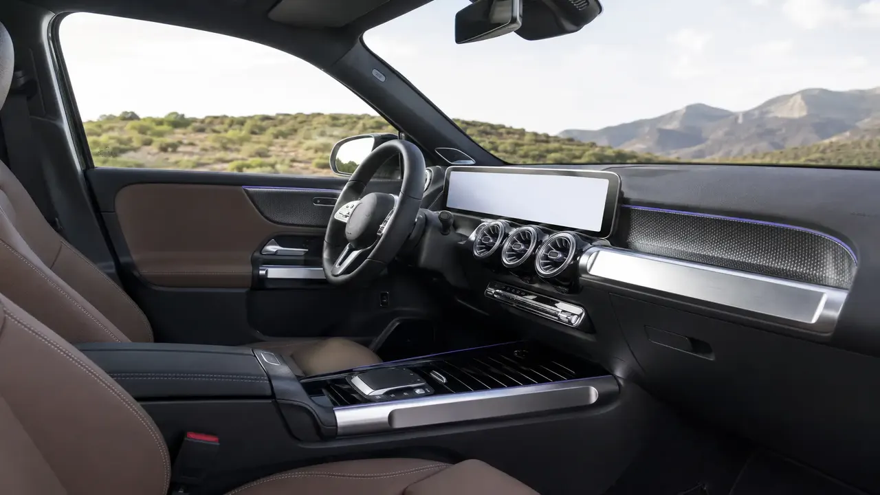 Mercedes-Benz EQB — interior