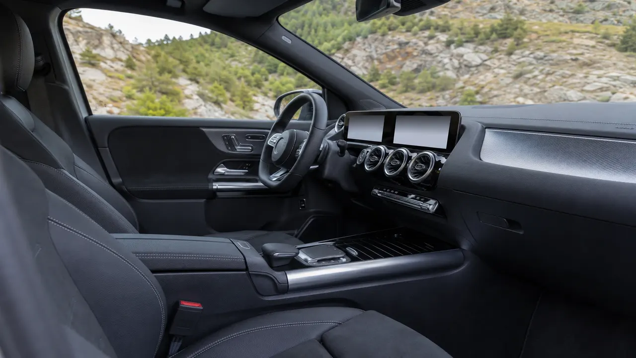 GLA-Class – Subcompact crossover (2013) — interior