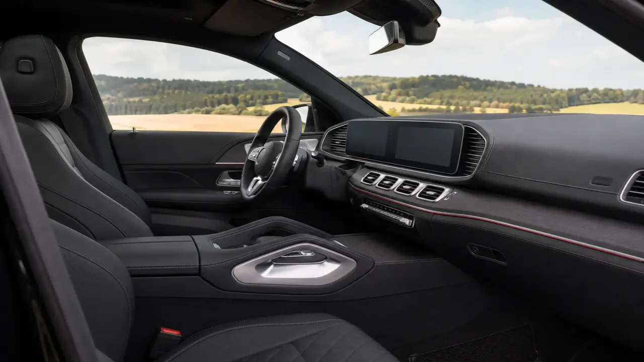 GLE Coupe-mid-size SUV (2015) — interior