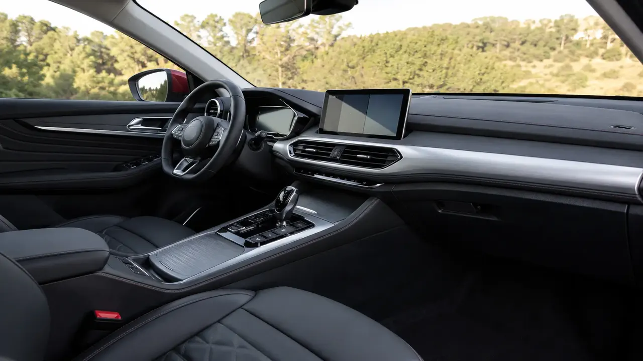 HS-compact crossover SUV (2018) — interior