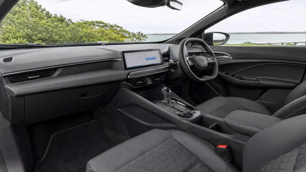 MG3-supermini hatchback (2011) — interior