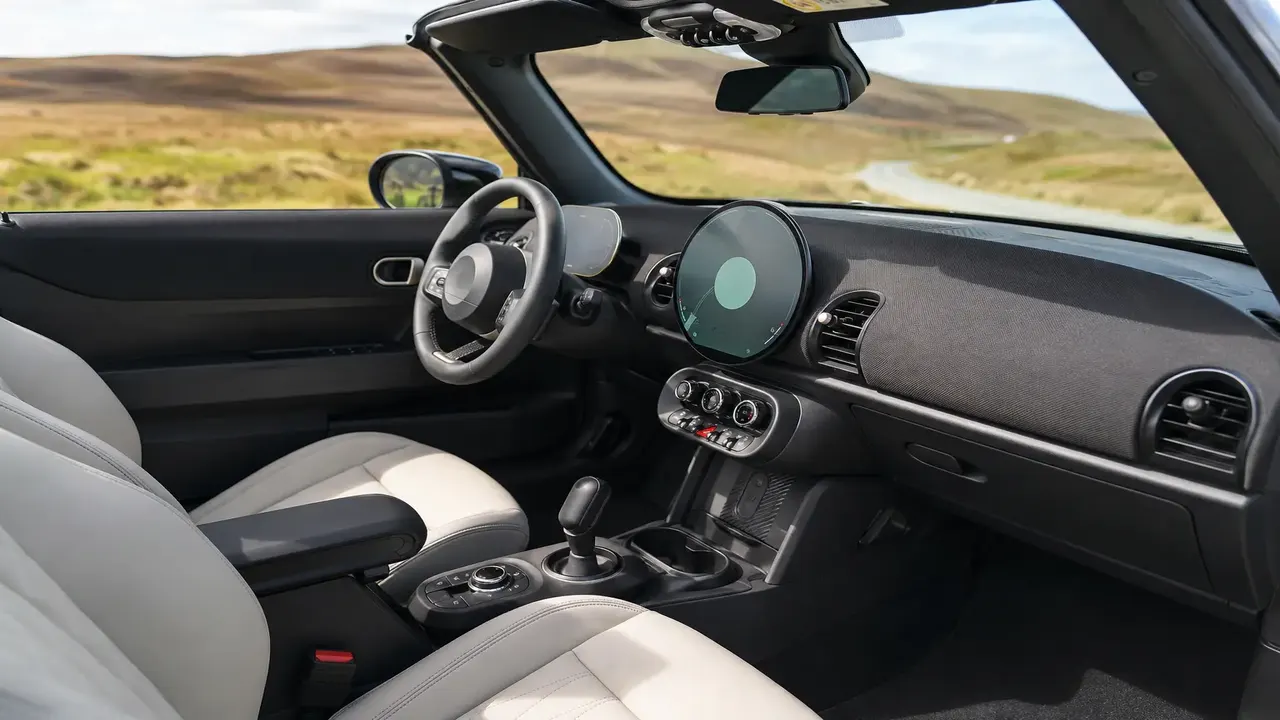 MINI Convertible — interior