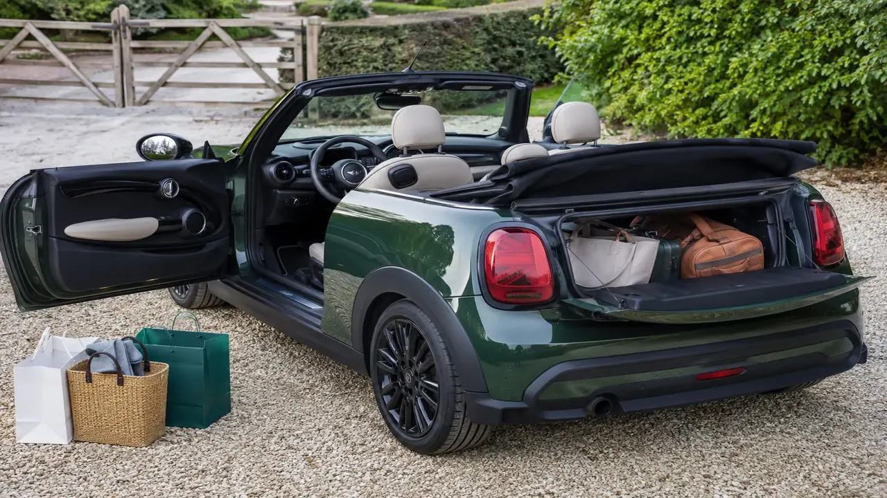 MINI Convertible — practicality