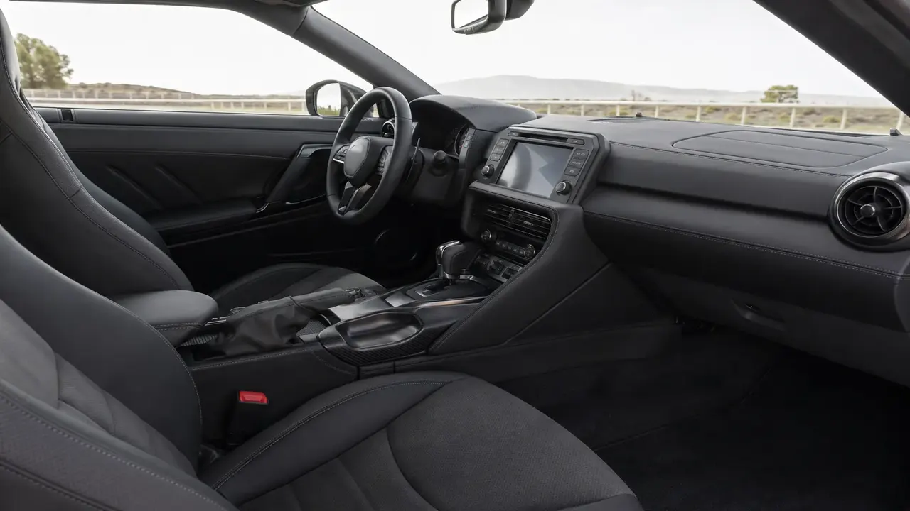 Nissan GT-R — interior