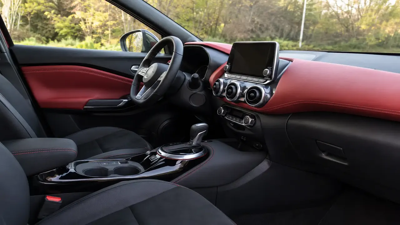 Nissan Juke — interior