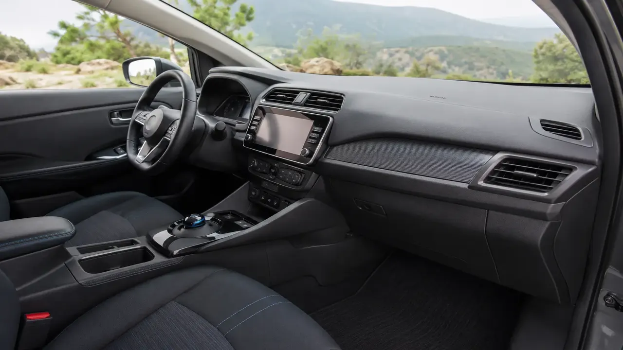 Nissan Leaf — interior