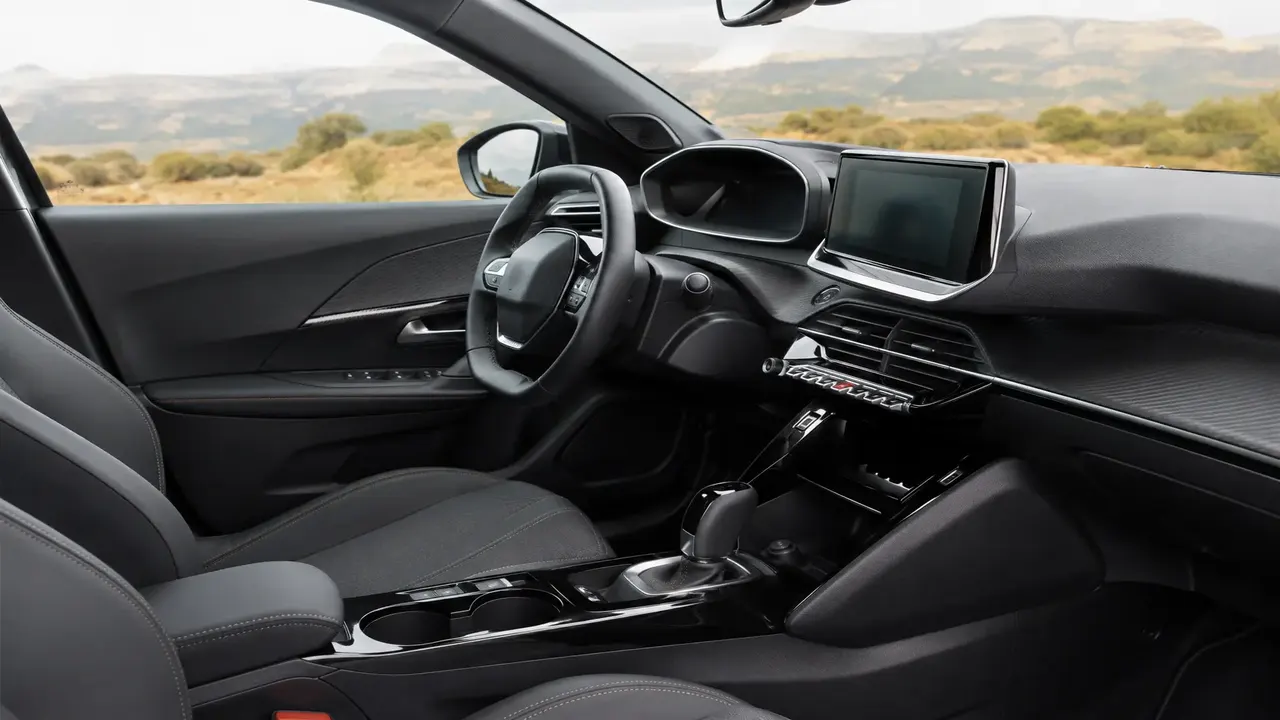 Peugeot 2008 — interior