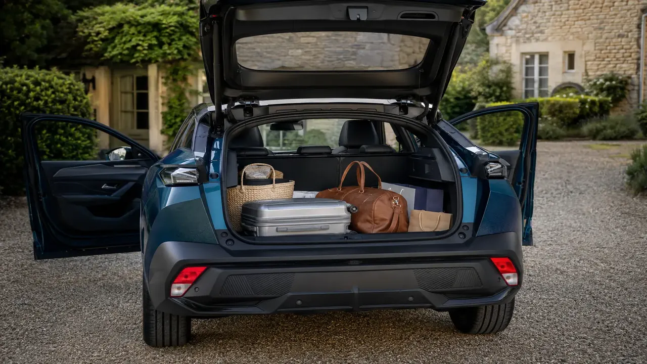 Peugeot 408 — practicality