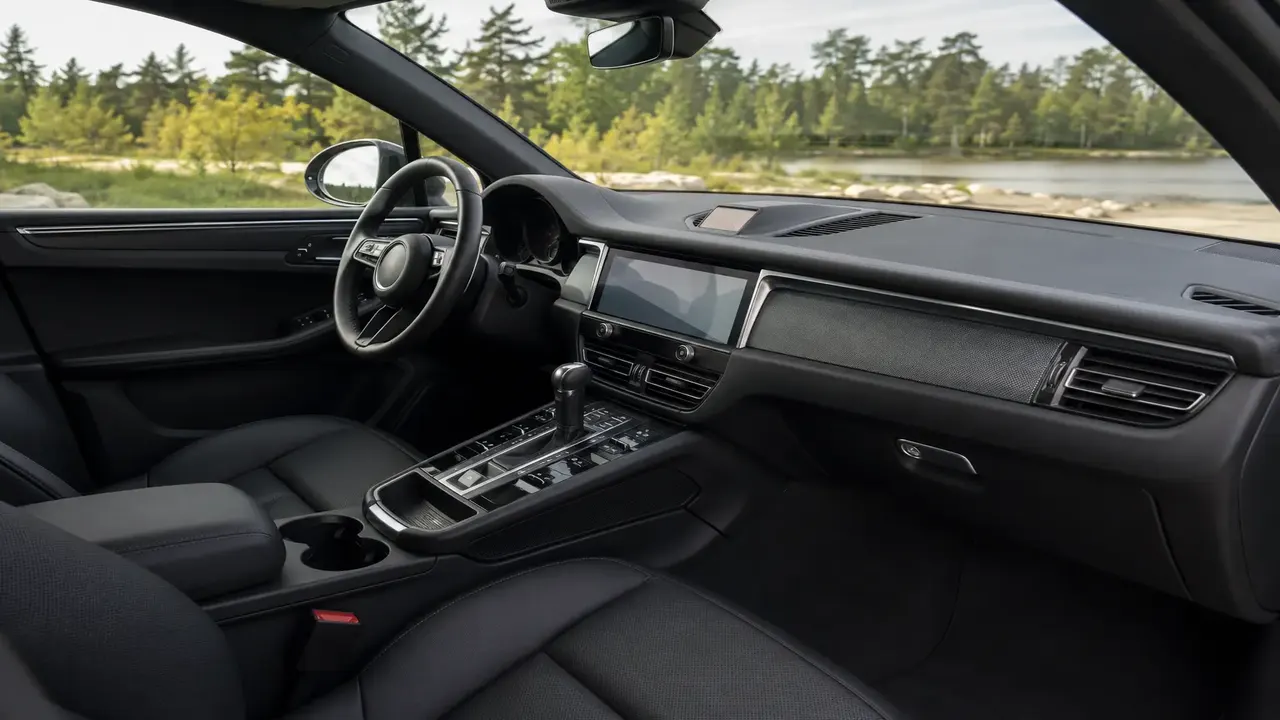 Porsche Macan — interior