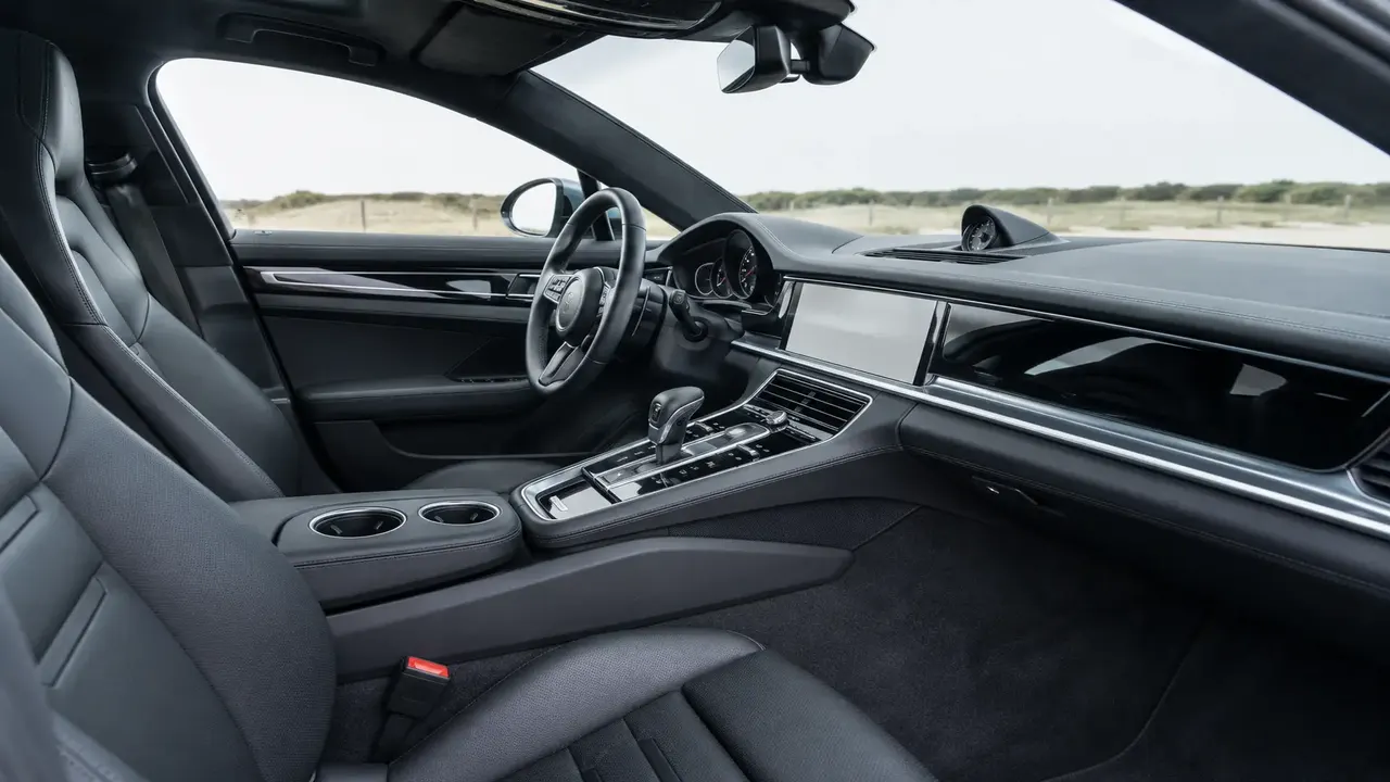 Porsche Panamera — interior