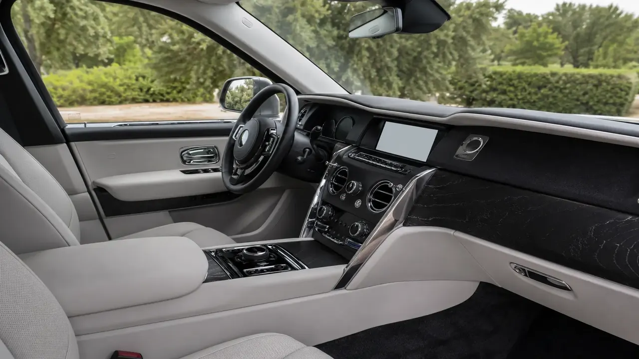 Rolls-Royce Cullinan — interior